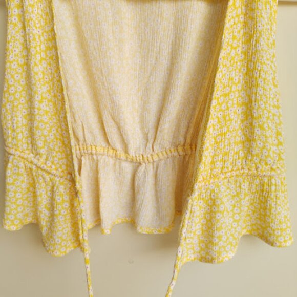 HEART & HIPS | Butter Yellow Front Tie Ruffle Hem Ditsy Floral Boho Crop Top S - Picture 4 of 12